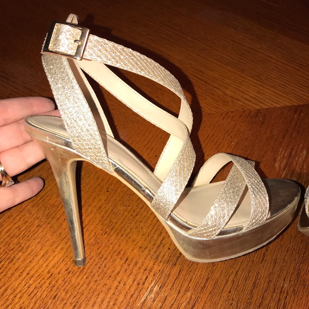 Gold strap heels - Picture 3 of 4